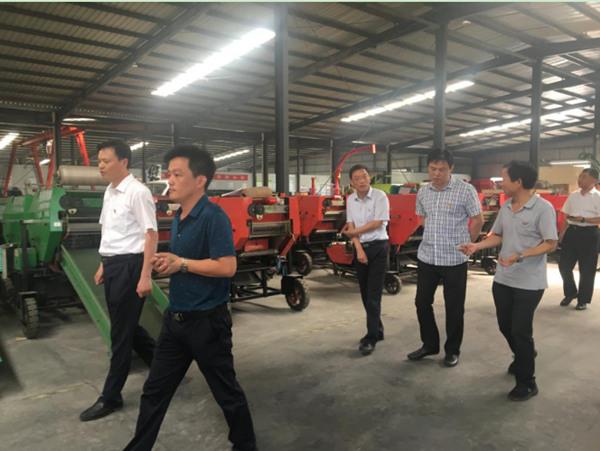 企业张志强经理，党支部杨孔翔书记陪同。