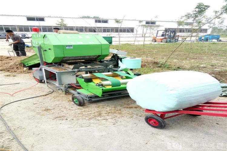 打捆包膜一体机