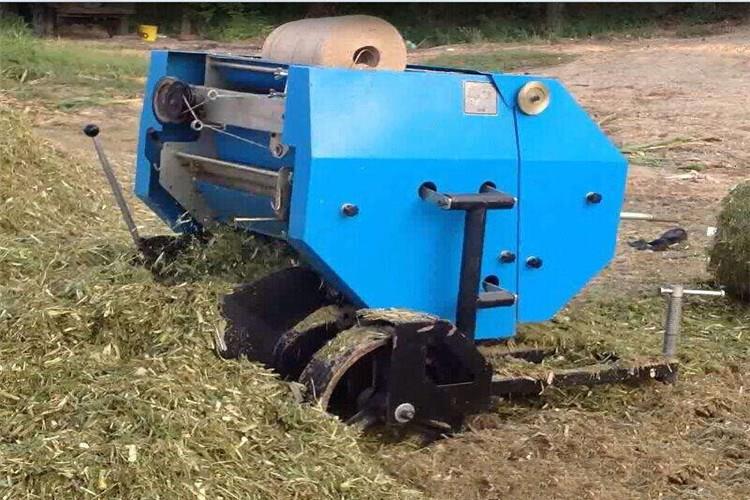 实际操作新型青贮打捆机 实际操作新型青贮打捆机