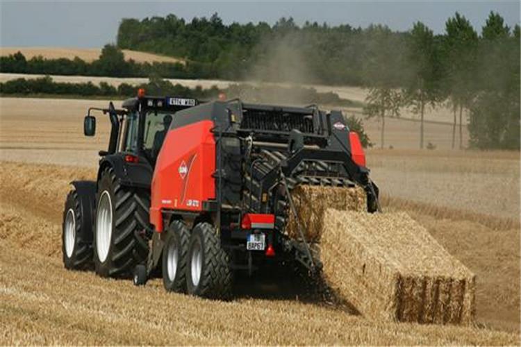 定期放出柴油箱、柴油滤清器内的水和机械杂质等沉淀物。 定期放出柴油箱、柴油滤清器内的水和机械杂质等沉淀物。
