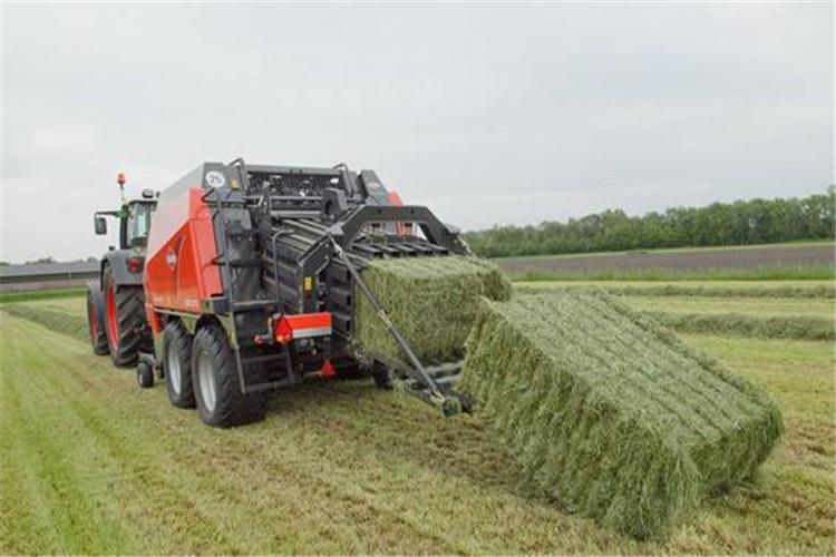 清理时注意不要用水清理打捆机,清理过后所剩的残余经水浸泡会变成加速生锈和腐蚀损坏的源头 清理时注意不要用水清理打捆机,清理过后所剩的残余经水浸泡会变成加速生锈和腐蚀损坏的源头